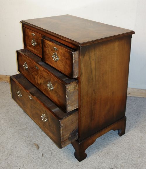 EDWARDIAN FIGURED WALNUT CHEST OF DRAWERS - ADDITIONAL PHOTO 8