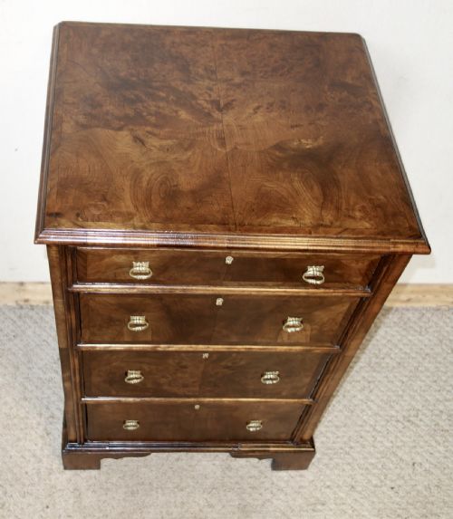 SMALL VICTORIAN WALNUT CHEST OF DRAWERS - ADDITIONAL PHOTO 1