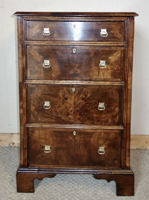 SMALL VICTORIAN WALNUT CHEST OF DRAWERS - ADDITIONAL PHOTO 2
