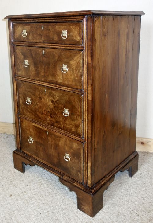 SMALL VICTORIAN WALNUT CHEST OF DRAWERS - ADDITIONAL PHOTO 3