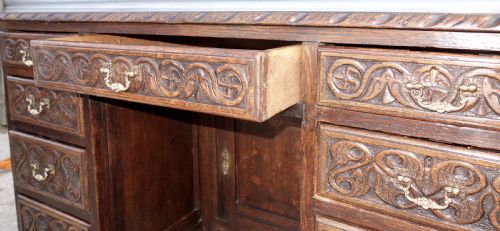 LARGE VICTORIAN CARVED OAK DESK - ADDITIONAL PHOTO 2