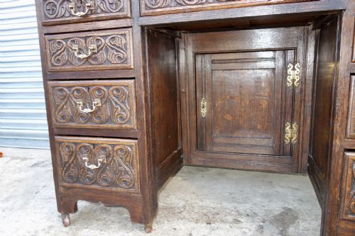 LARGE VICTORIAN CARVED OAK DESK - ADDITIONAL PHOTO 3