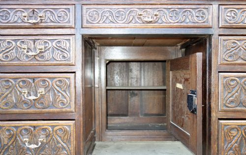 LARGE VICTORIAN CARVED OAK DESK - ADDITIONAL PHOTO 4