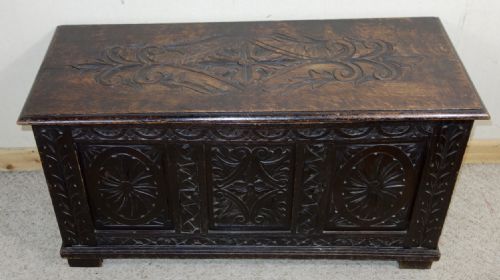 EDWARDIAN DARK OAK CARVED OAK COFFER - ADDITIONAL PHOTO 3