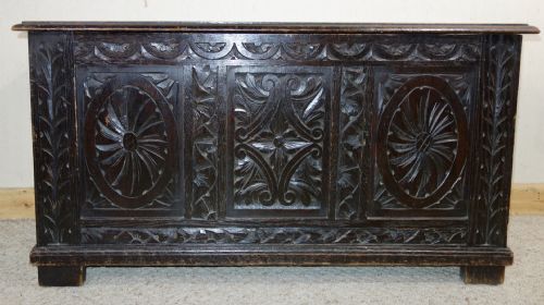 EDWARDIAN DARK OAK CARVED OAK COFFER - ADDITIONAL PHOTO 4