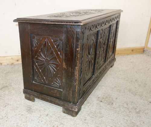 EDWARDIAN DARK OAK CARVED OAK COFFER - ADDITIONAL PHOTO 6