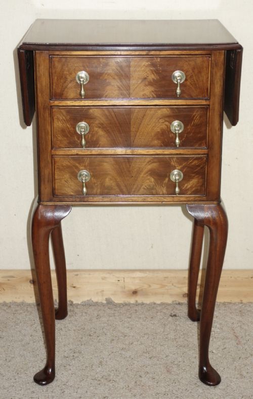 walnut bedside table with flaps - CATEGORY: ANTIQUE CABINETS - DATED 1930