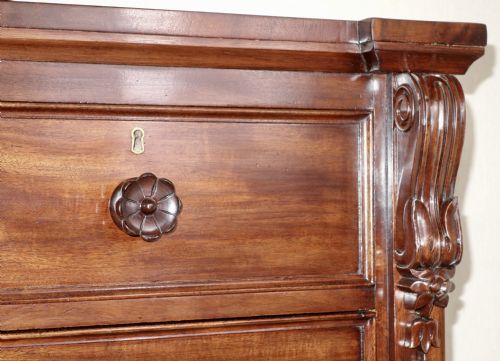 VICTORIAN MAHOGANY CHEST OF DRAWERS - ADDITIONAL PHOTO 1