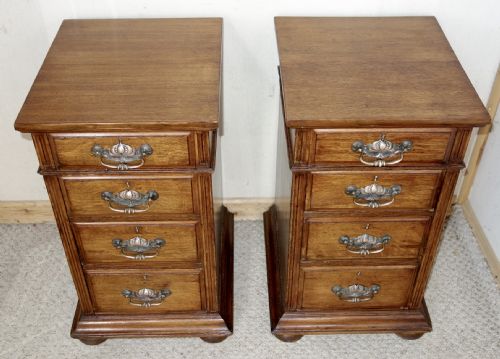 PAIR OF OAK BEDSIDE CHEST OF DRAWERS - ADDITIONAL PHOTO 3