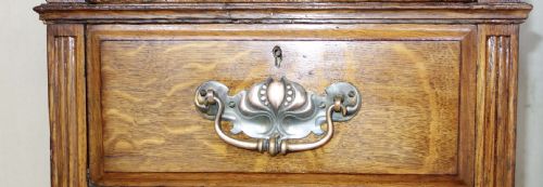 PAIR OF OAK BEDSIDE CHEST OF DRAWERS - ADDITIONAL PHOTO 4