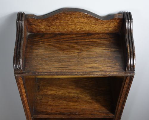 SMALL OAK BOOKCASE - ADDITIONAL PHOTO 1