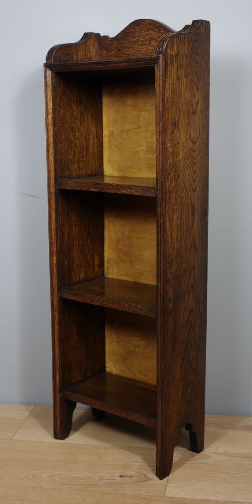 SMALL OAK BOOKCASE - ADDITIONAL PHOTO 2