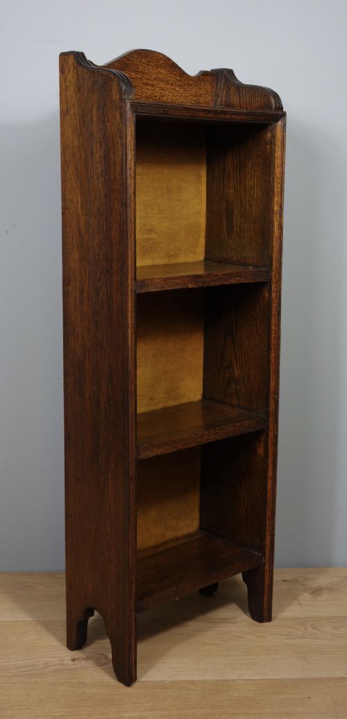 SMALL OAK BOOKCASE - ADDITIONAL PHOTO 4