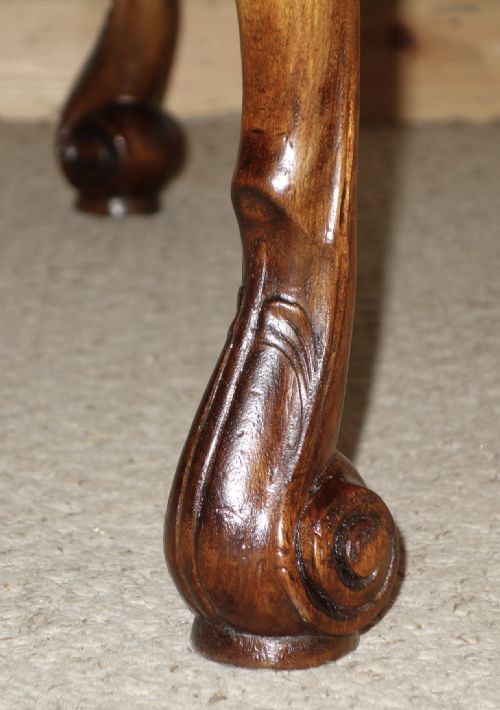 WALNUT COFFEE TABLE - ADDITIONAL PHOTO 3