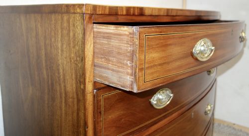 BOWFRONT GEORGIAN CHEST OF DRAWERS - ADDITIONAL PHOTO 4