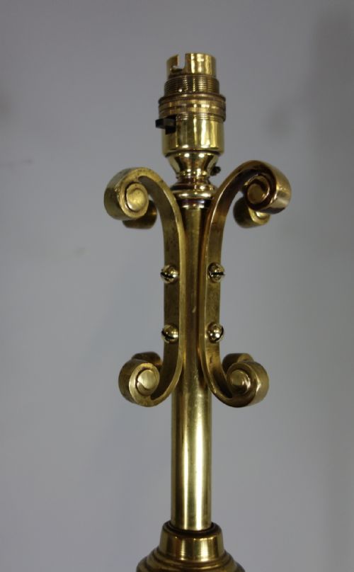 EDWARDIAN BRASS MAHOGANY STANDARD LAMP - ADDITIONAL PHOTO 2