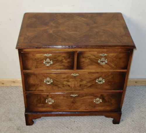 edwardian figured walnut chest of drawers - CATEGORY: ANTIQUE CHEST OF DRAWERS - DATED EDWARDIAN