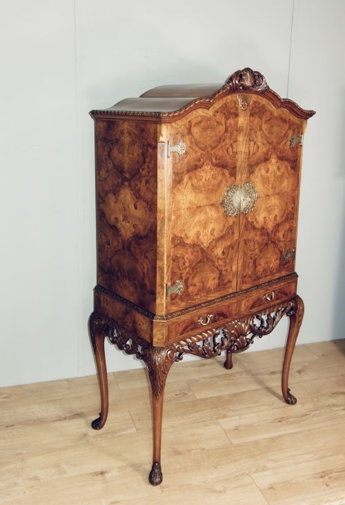 figured walnut cocktail cabinet - CATEGORY: ANTIQUE CABINETS - DATED 1930