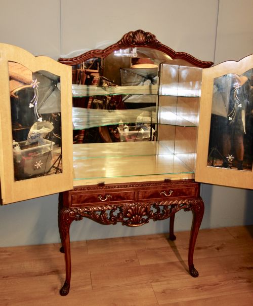 FIGURED WALNUT COCKTAIL CABINET - ADDITIONAL PHOTO 5
