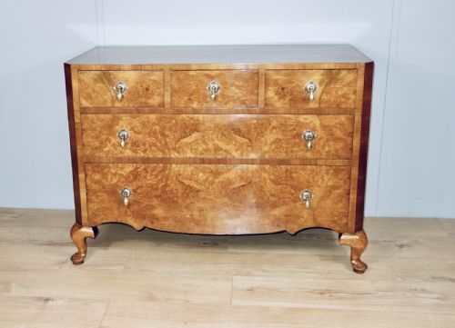 FIGURED WALNUT CHEST OF DRAWERS - ADDITIONAL PHOTO 1