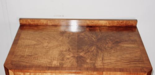TALL FIGURED WALNUT CHEST OF DRAWERS - ADDITIONAL PHOTO 4