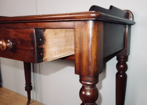 LEATHER MAHOGANY TWO DRAWER WRITING TABLE - ADDITIONAL PHOTO 3