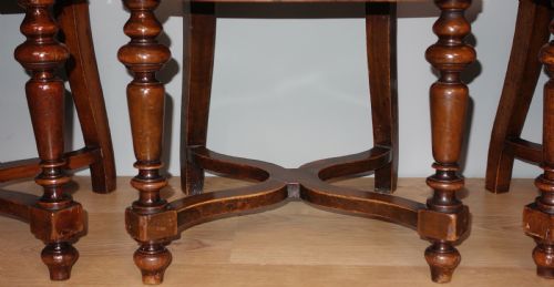 SET OF FOUR LIGHT MAHOGANY VICTORIAN HALL CHAIRS - ADDITIONAL PHOTO 4