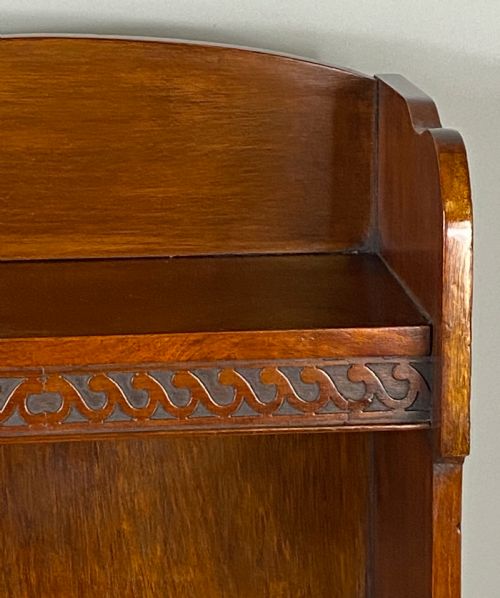 SMALL OPEN MAHOGANY BOOKCASE - ADDITIONAL PHOTO 1