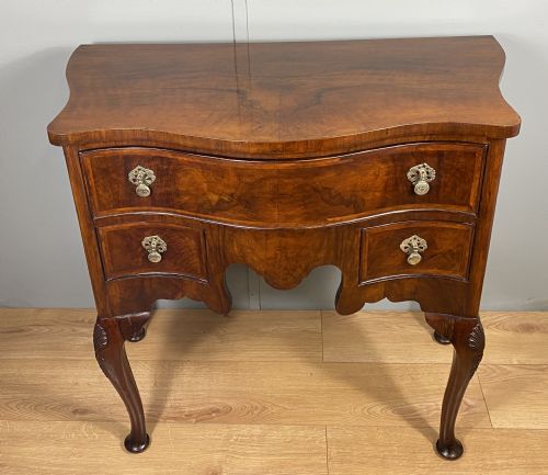 SHAPED WALNUT LOWBOY HALL TABLE - ADDITIONAL PHOTO 6
