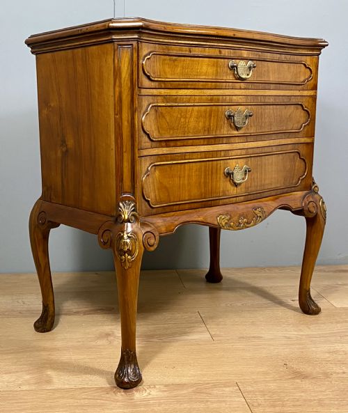 shaped walnut three drawer table waring gillow - CATEGORY: ANTIQUE CABINETS - DATED 1920
