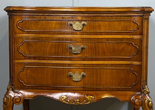 SHAPED WALNUT THREE DRAWER TABLE WARING GILLOW - ADDITIONAL PHOTO 3