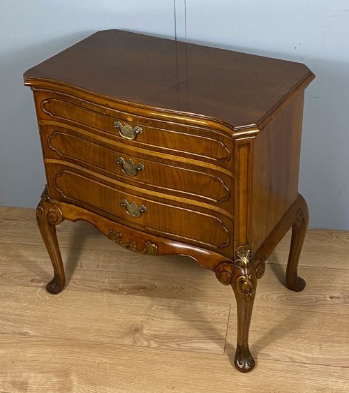 SHAPED WALNUT THREE DRAWER TABLE WARING GILLOW - ADDITIONAL PHOTO 10