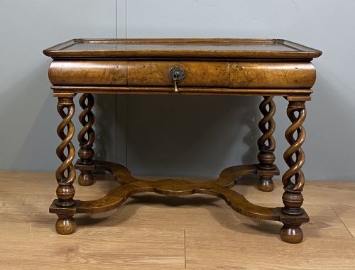 SMALL WALNUT COFFEE TABLE - ADDITIONAL PHOTO 3