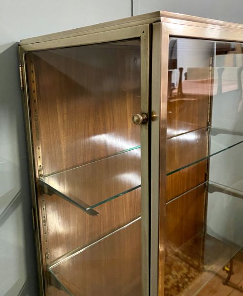 BRASS GLAZED SHOP DISPLAY CABINET ON WOODEN STAND WITH DRAWER - ADDITIONAL PHOTO 6