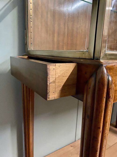 BRASS GLAZED SHOP DISPLAY CABINET ON WOODEN STAND WITH DRAWER - ADDITIONAL PHOTO 8