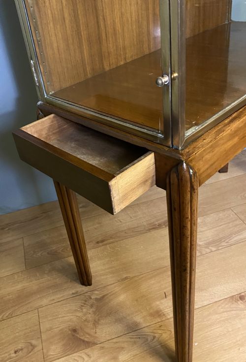 BRASS GLAZED SHOP DISPLAY CABINET ON WOODEN STAND WITH DRAWER - ADDITIONAL PHOTO 10