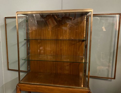 BRASS GLAZED SHOP DISPLAY CABINET ON WOODEN STAND WITH DRAWER - ADDITIONAL PHOTO 11