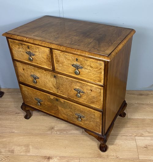 walnut chest of drawers - CATEGORY: ANTIQUE CHEST OF DRAWERS - DATED 1930