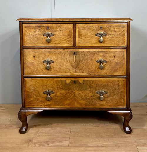 WALNUT CHEST OF DRAWERS - ADDITIONAL PHOTO 1