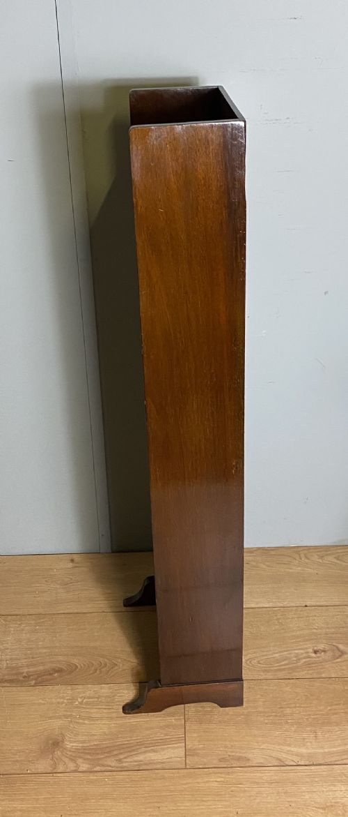 SMALL MAHOGANY OPEN BOOKCASE - ADDITIONAL PHOTO 3