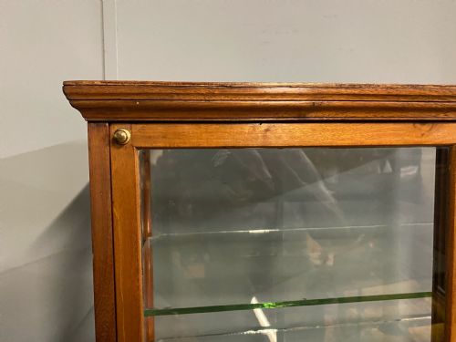 SMALL MAHOGANY SHOP DISPLAY CABINET - ADDITIONAL PHOTO 1