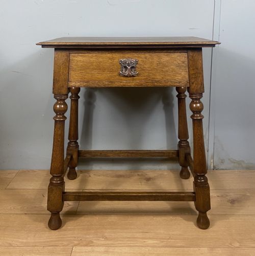 arts crafts oak hall table - CATEGORY: ANTIQUE TABLES - DATED 1920