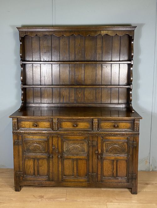 distressed oak dresser - CATEGORY: ANTIQUE DRESSERS - DATED 1930