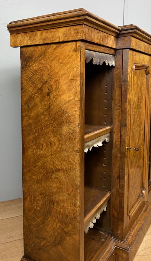 SMALL VICTORIAN WALNUT BOOKCASE - ADDITIONAL PHOTO 12