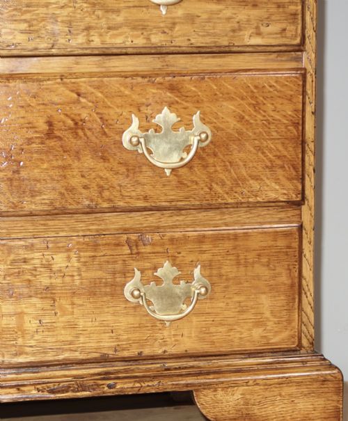 VERY SMALL OAK CHEST OF DRAWERS - ADDITIONAL PHOTO 2