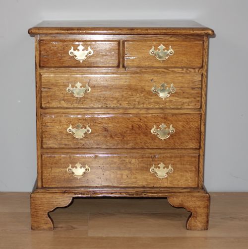 VERY SMALL OAK CHEST OF DRAWERS - ADDITIONAL PHOTO 3