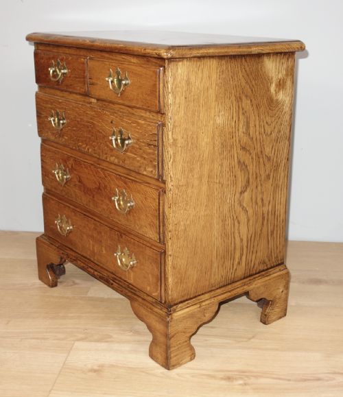 VERY SMALL OAK CHEST OF DRAWERS - ADDITIONAL PHOTO 4