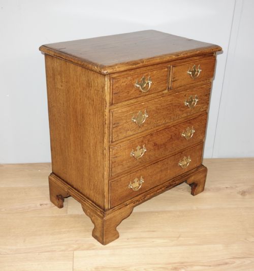 VERY SMALL OAK CHEST OF DRAWERS - ADDITIONAL PHOTO 5