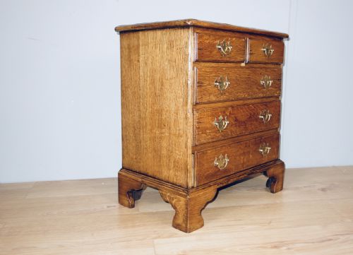 VERY SMALL OAK CHEST OF DRAWERS - ADDITIONAL PHOTO 7