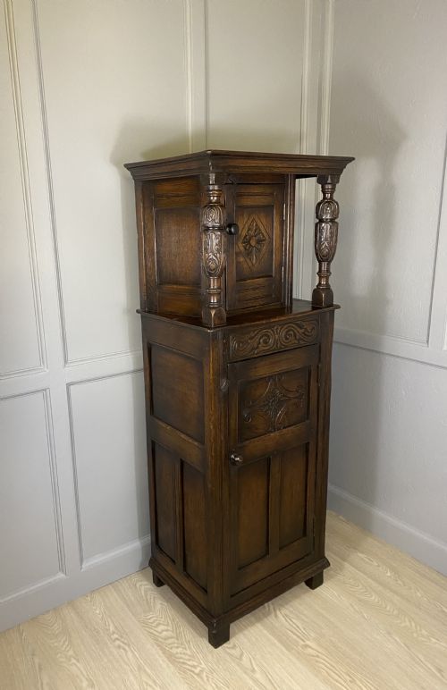 narrow oak court cupboard - CATEGORY: ANTIQUE CUPBOARDS - DATED 1930